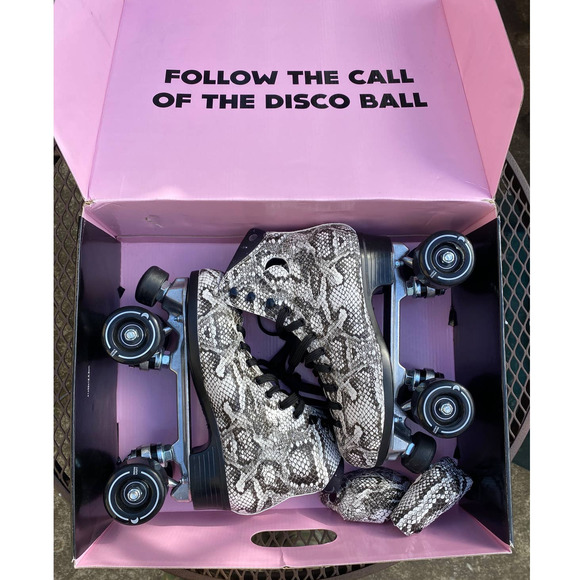 SOLD Moonlight Roller Charmer Skates Black & White Faux Snakeskin Leather SIZE 7 - Picture 13 of 16